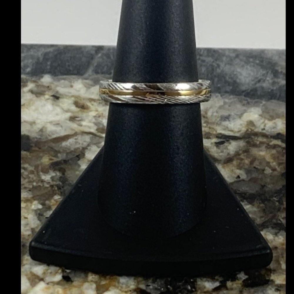 Size 8 ring wood effect w/ gold strip